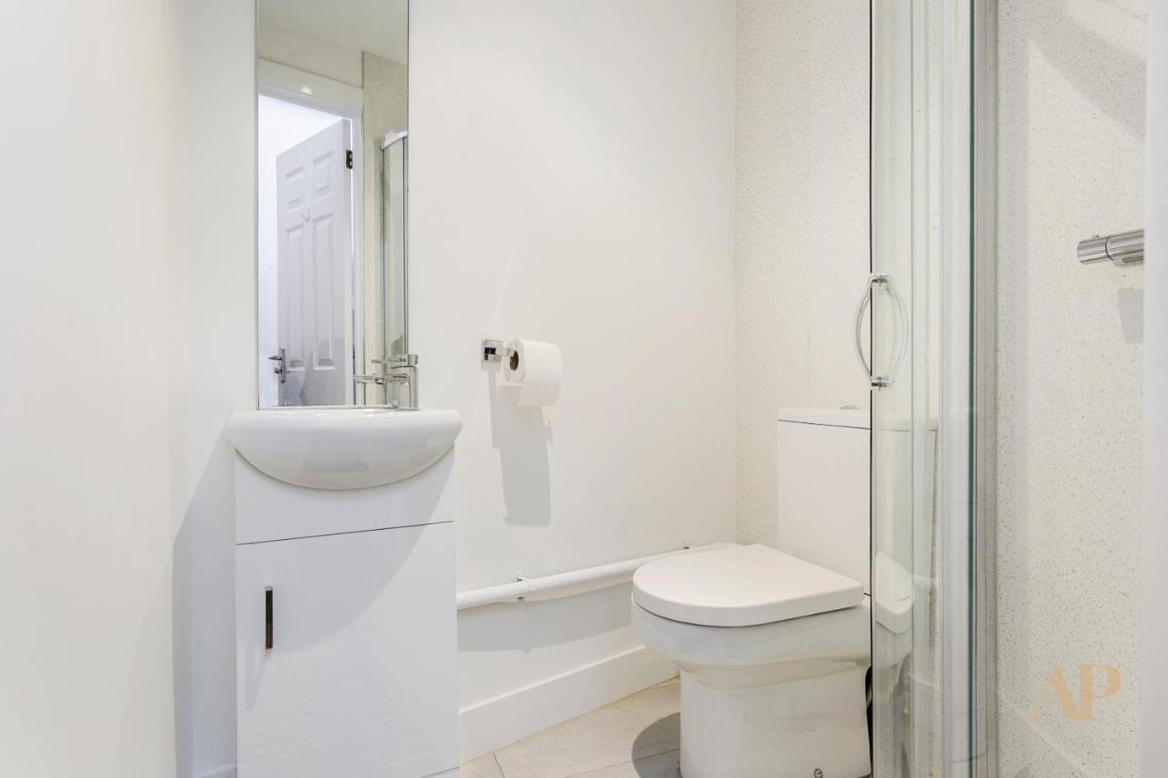 Split Level Studio Apartment In Camden London Eksteriør billede
